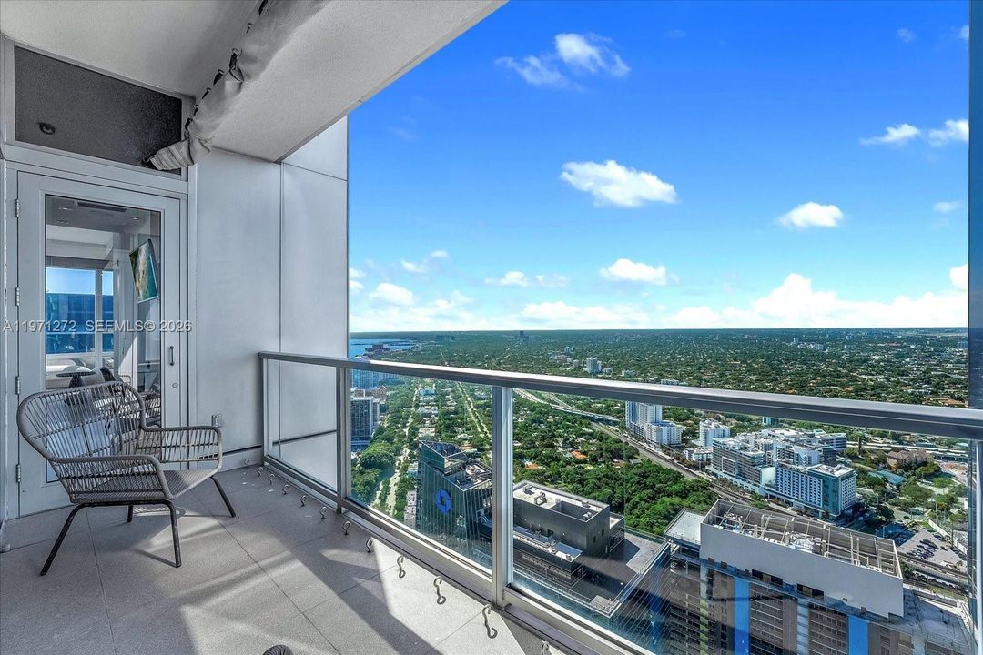Active With Contract: $5,950,000 (3 beds, 5 baths, 3449 Square Feet)