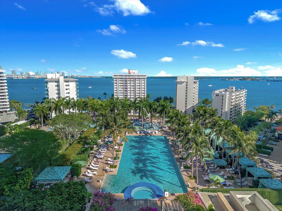 Active With Contract: $5,950,000 (3 beds, 5 baths, 3449 Square Feet)