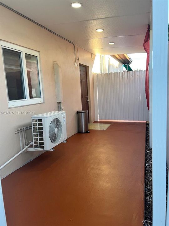 Active With Contract: $1,500 (1 beds, 1 baths, 1583 Square Feet)