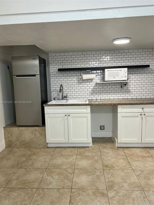 Active With Contract: $1,500 (1 beds, 1 baths, 1583 Square Feet)