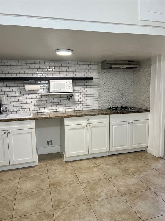 Active With Contract: $1,500 (1 beds, 1 baths, 1583 Square Feet)
