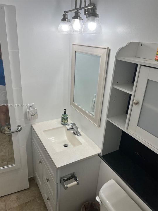 Active With Contract: $1,500 (1 beds, 1 baths, 1583 Square Feet)