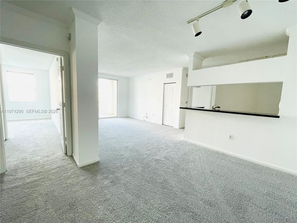 For Sale: $479,000 (2 beds, 2 baths, 1116 Square Feet)