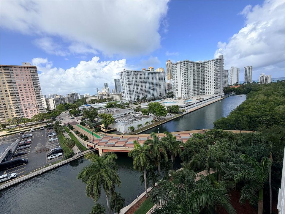 For Sale: $479,000 (2 beds, 2 baths, 1116 Square Feet)