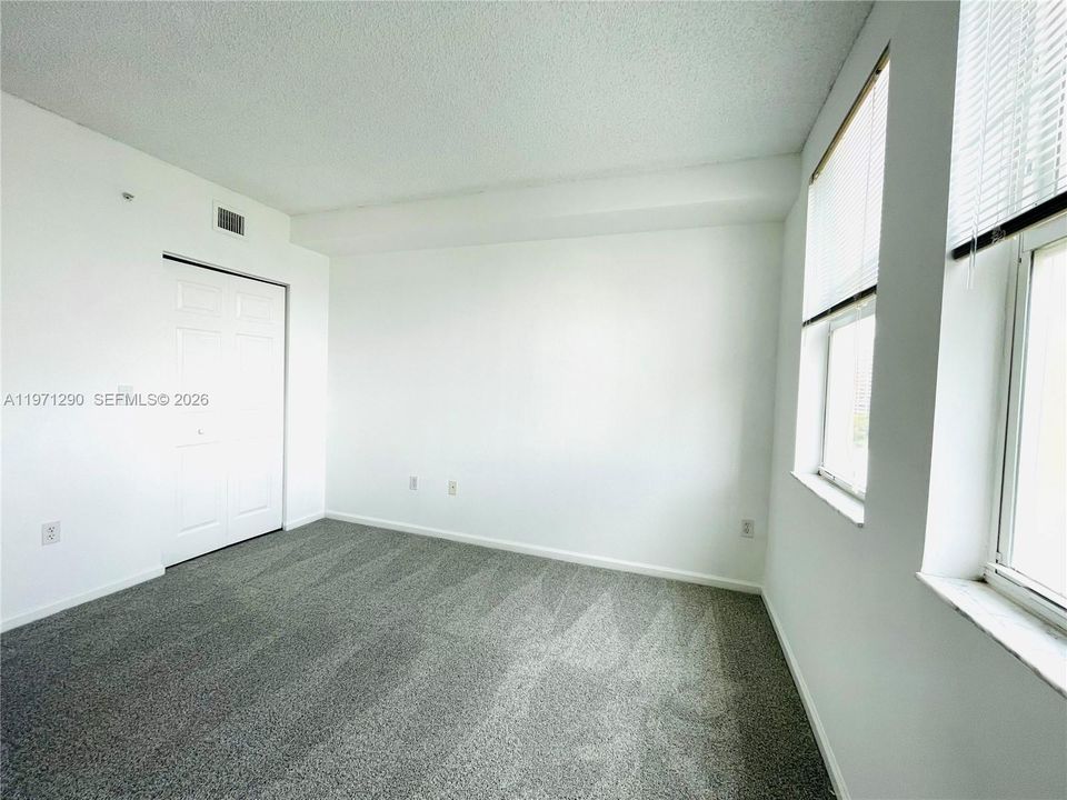 For Sale: $479,000 (2 beds, 2 baths, 1116 Square Feet)