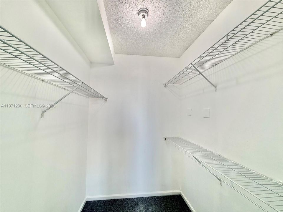 For Sale: $479,000 (2 beds, 2 baths, 1116 Square Feet)