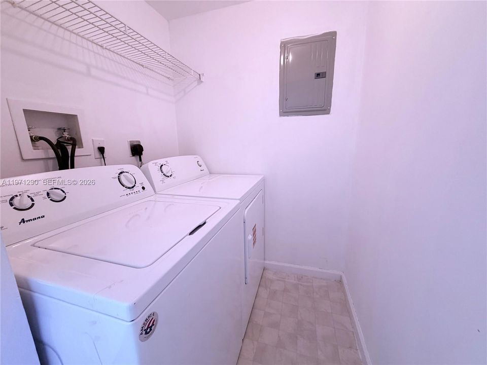 For Sale: $479,000 (2 beds, 2 baths, 1116 Square Feet)