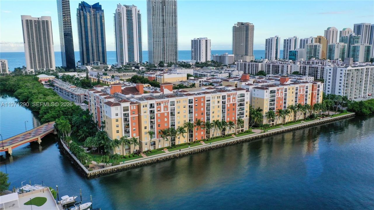 For Sale: $479,000 (2 beds, 2 baths, 1116 Square Feet)