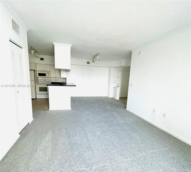 For Sale: $479,000 (2 beds, 2 baths, 1116 Square Feet)