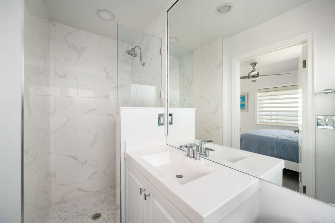 47-web-or-mls-3766 Ocean Dr-24