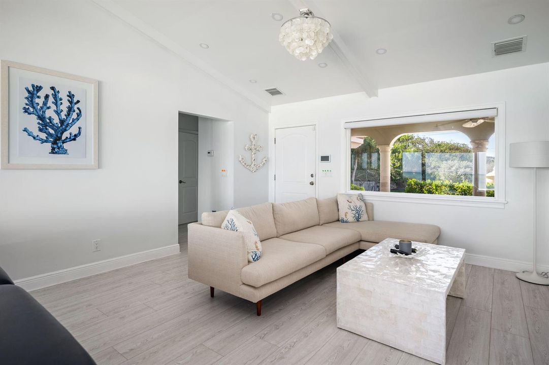 26-web-or-mls-3766 Ocean Dr-4