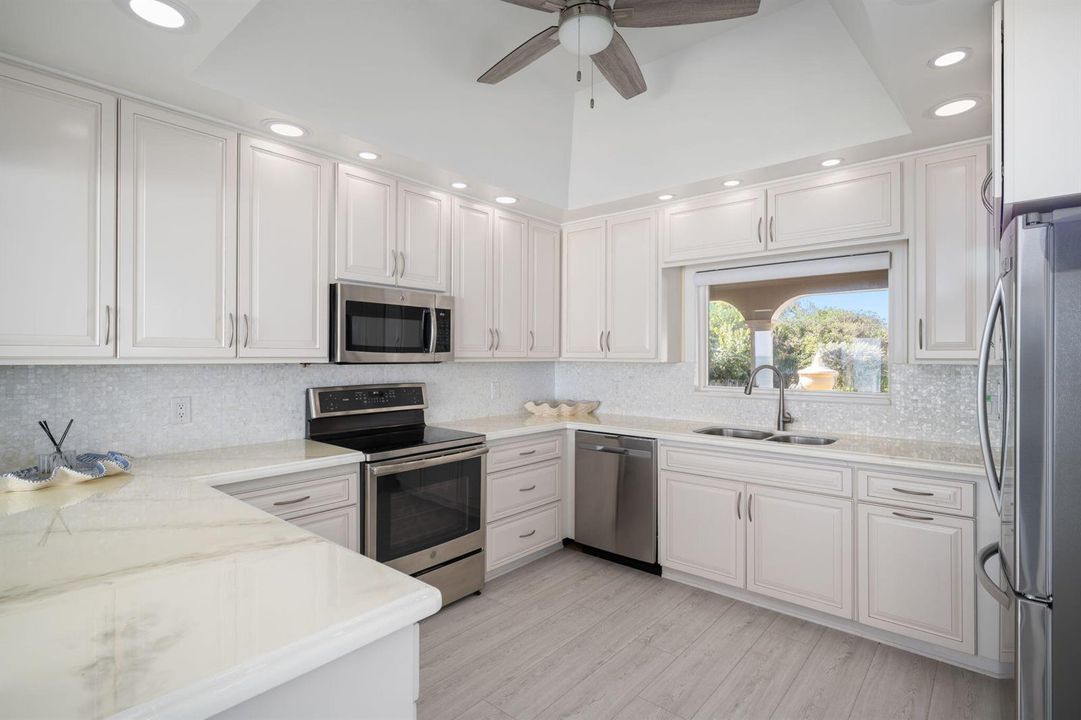 37-web-or-mls-3766 Ocean Dr-14