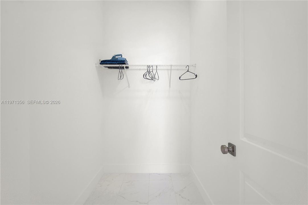 В аренду: $2,400 (3 спален, 2 ванн, 1200 Квадратных фут)