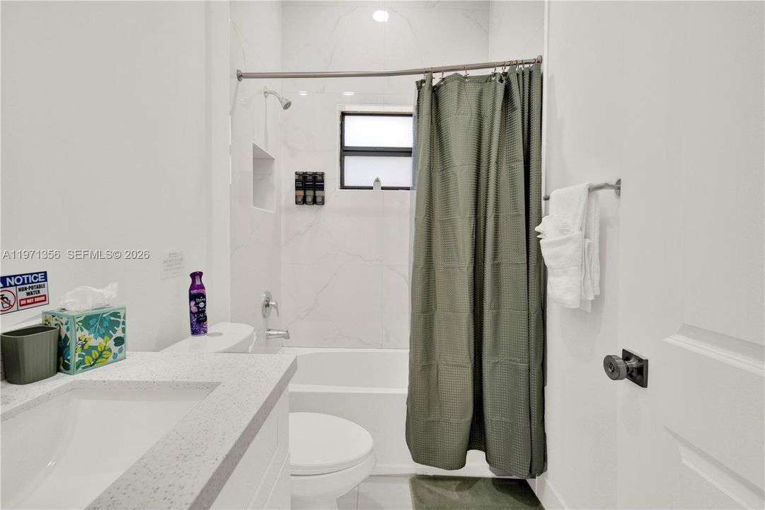 В аренду: $2,400 (3 спален, 2 ванн, 1200 Квадратных фут)