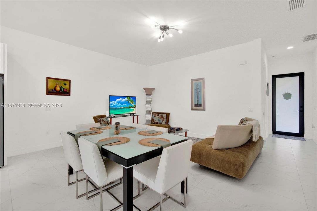 В аренду: $2,400 (3 спален, 2 ванн, 1200 Квадратных фут)