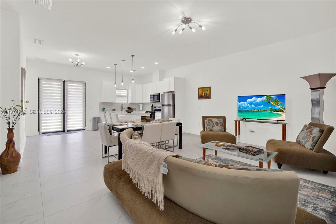 В аренду: $2,400 (3 спален, 2 ванн, 1200 Квадратных фут)