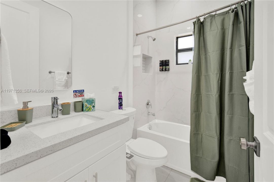 В аренду: $2,400 (3 спален, 2 ванн, 1200 Квадратных фут)
