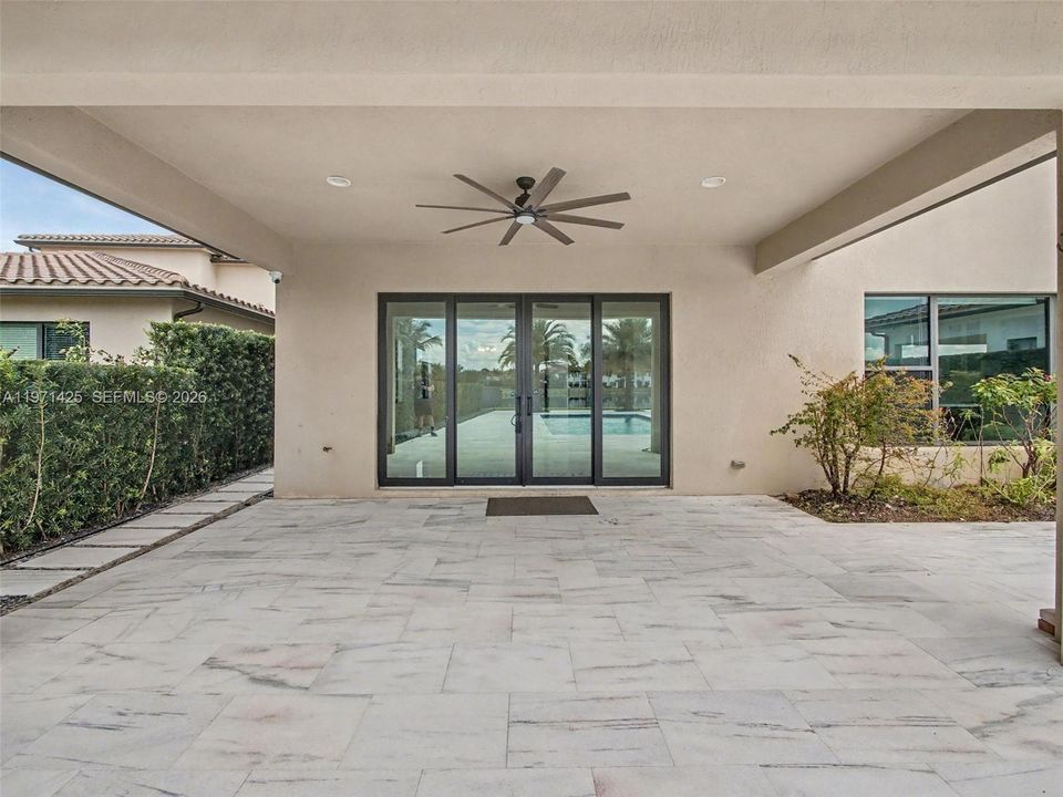 Covered Patio Area Outdoor Dinning