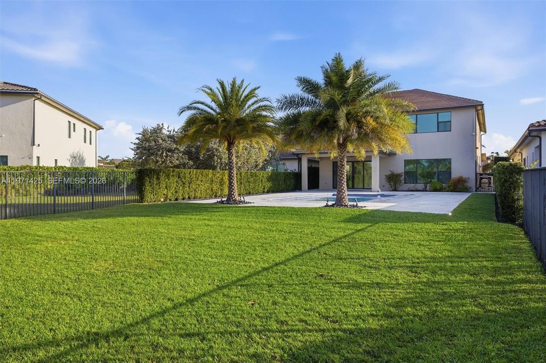 1,500 SQ FT Landscaping
