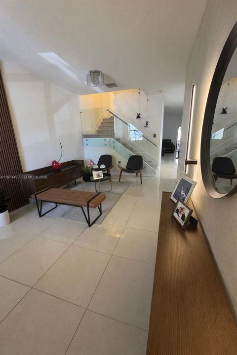 Activo con contrato: $660,000 (3 camas, 2 baños, 1777 Pies cuadrados)