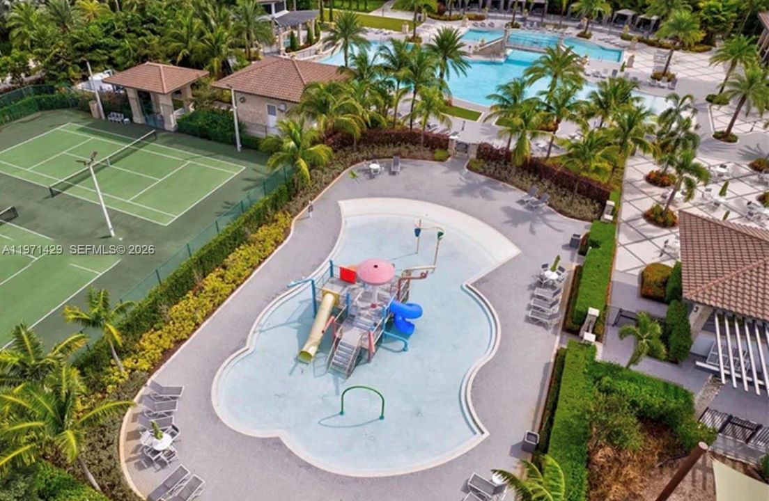 Activo con contrato: $660,000 (3 camas, 2 baños, 1777 Pies cuadrados)