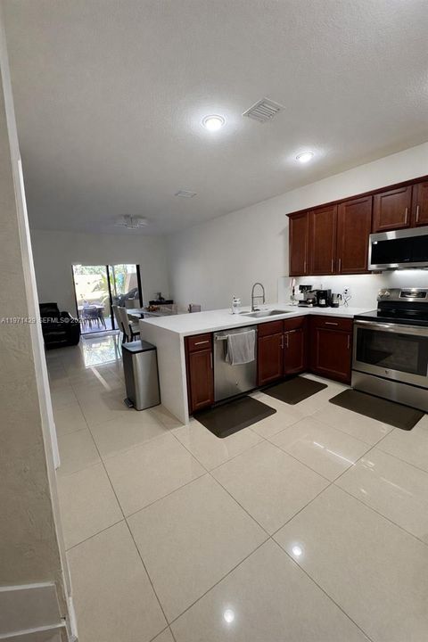 Activo con contrato: $660,000 (3 camas, 2 baños, 1777 Pies cuadrados)