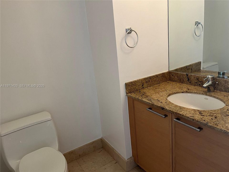 For Sale: $920,000 (1 beds, 1 baths, 883 Square Feet)