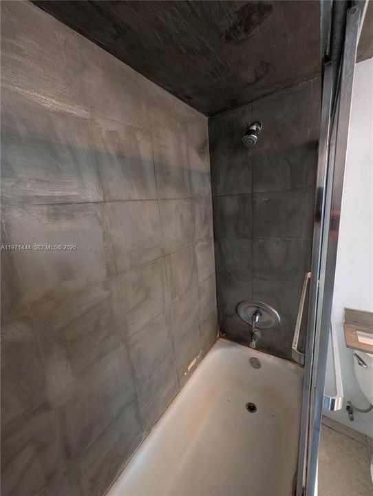 Под контрактом: $194,900 (1 спален, 1 ванн, 1035 Квадратных фут)