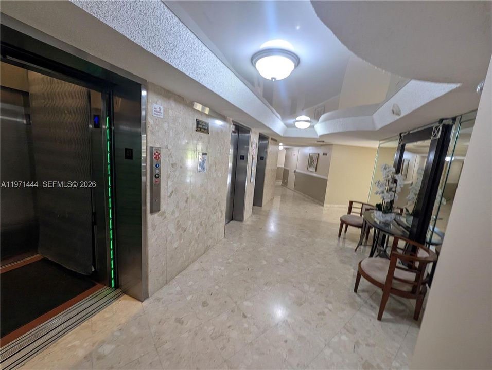 Под контрактом: $194,900 (1 спален, 1 ванн, 1035 Квадратных фут)