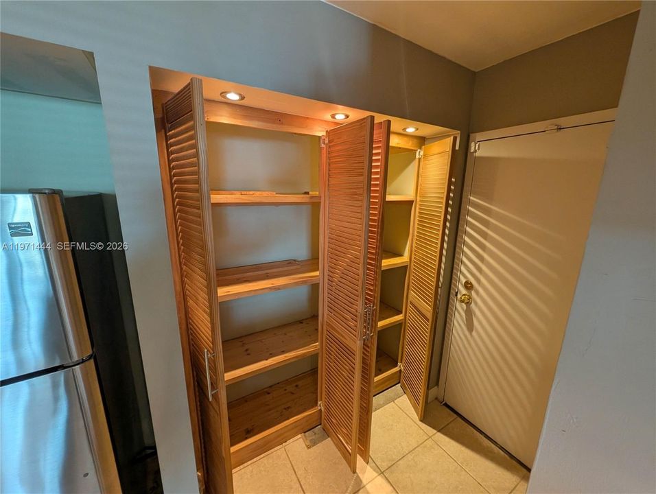 Под контрактом: $194,900 (1 спален, 1 ванн, 1035 Квадратных фут)