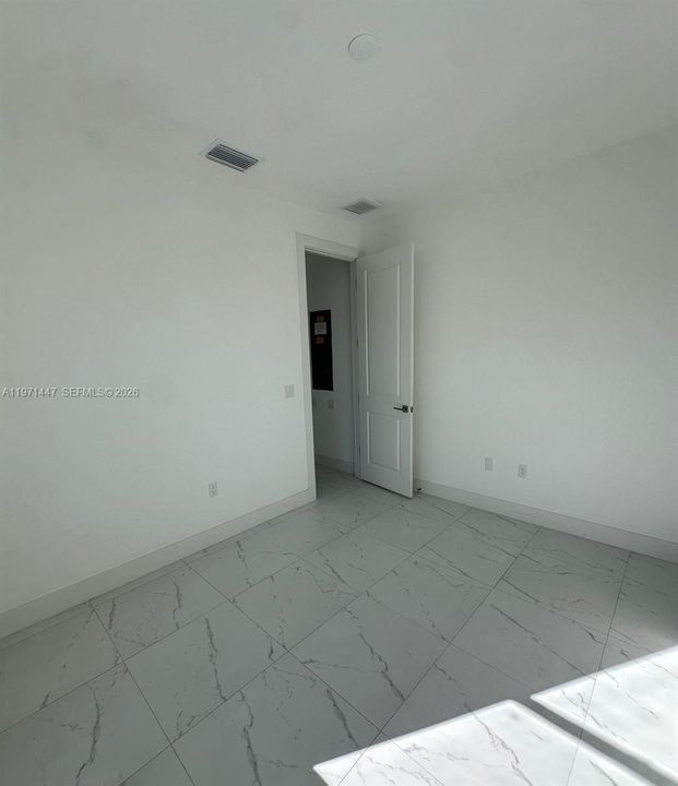 В аренду: $1,700 (3 спален, 2 ванн, 2246 Квадратных фут)