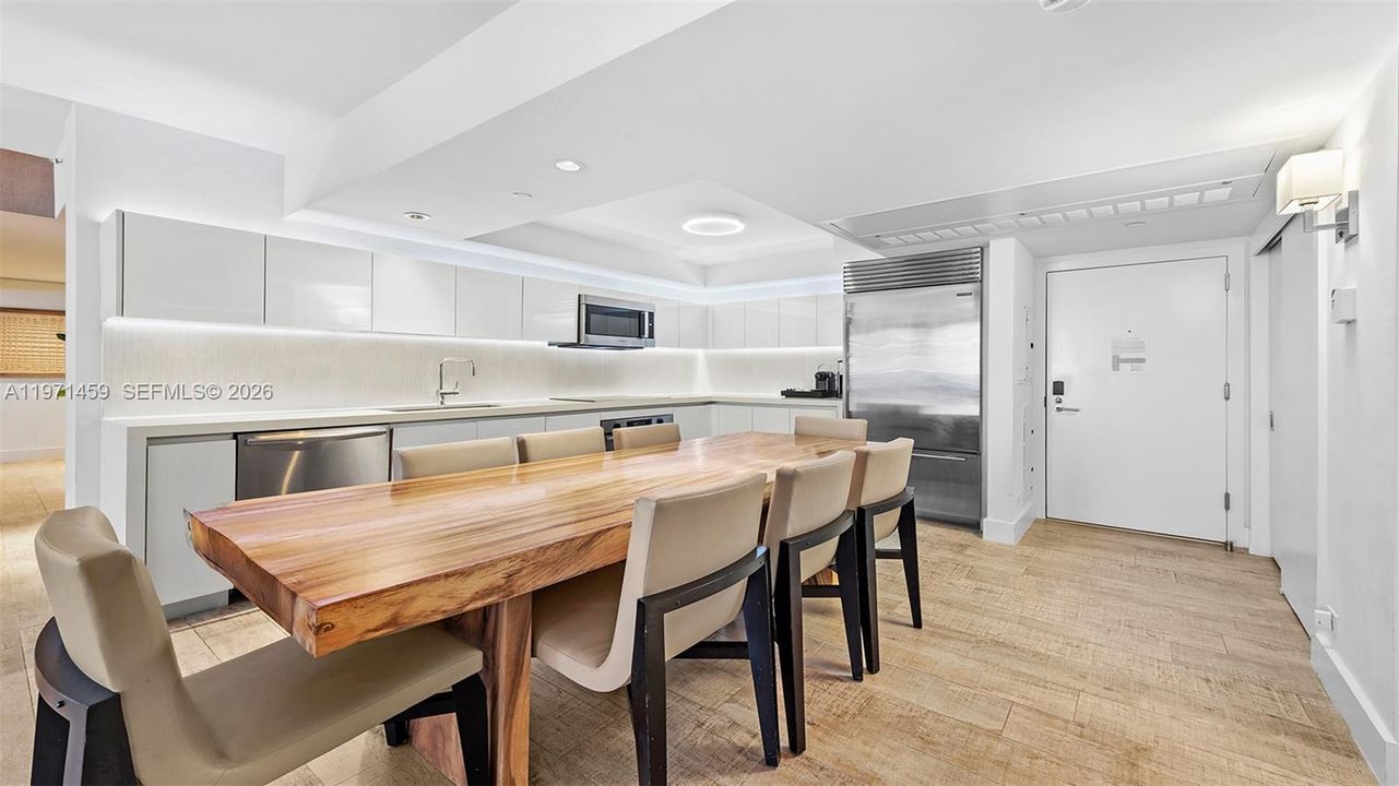 For Sale: $5,450,000 (3 beds, 3 baths, 1827 Square Feet)