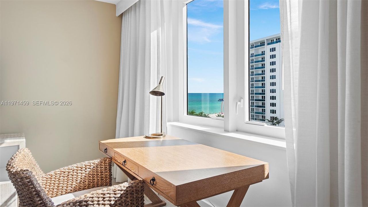 For Sale: $5,450,000 (3 beds, 3 baths, 1827 Square Feet)