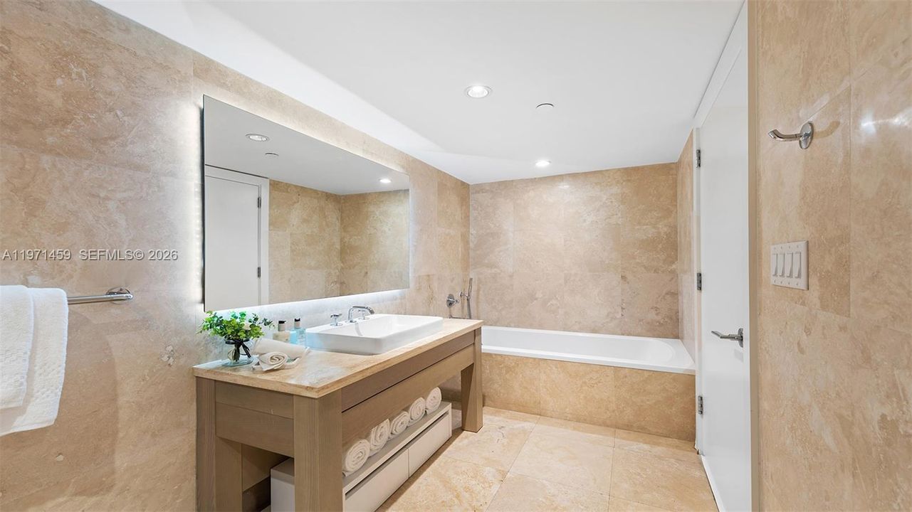 For Sale: $5,450,000 (3 beds, 3 baths, 1827 Square Feet)