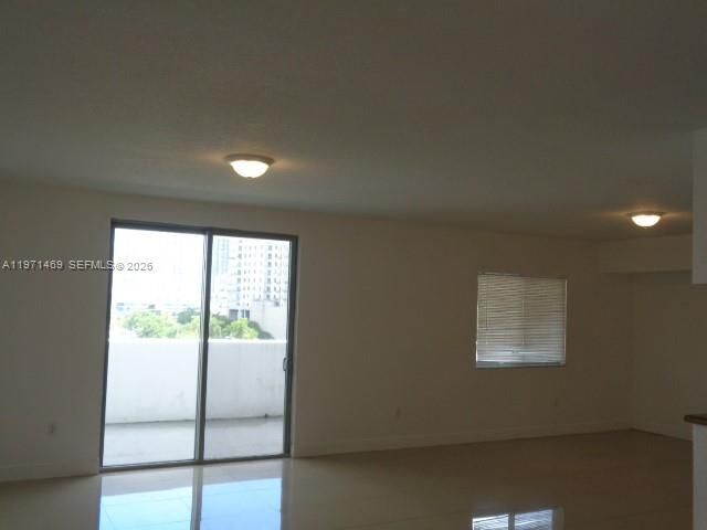 En Venta: $314,900 (1 camas, 2 baños, 982 Pies cuadrados)