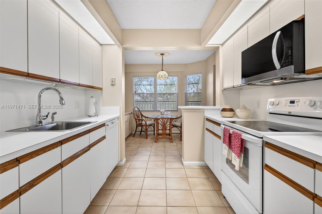 Activo con contrato: $199,000 (2 camas, 2 baños, 1351 Pies cuadrados)