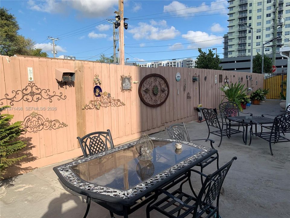 Active With Contract: $389,000 (3 beds, 1 baths, 1585 Square Feet)