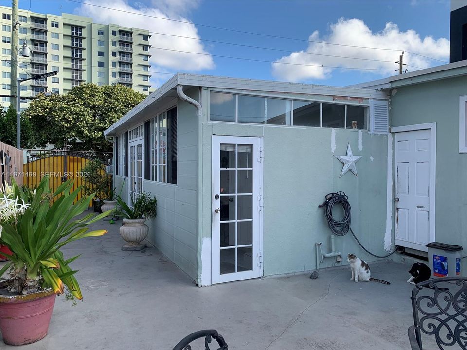 Active With Contract: $389,000 (3 beds, 1 baths, 1585 Square Feet)