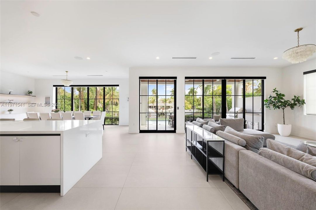 For Rent: $40,000 (6 beds, 5 baths, 5111 Square Feet)