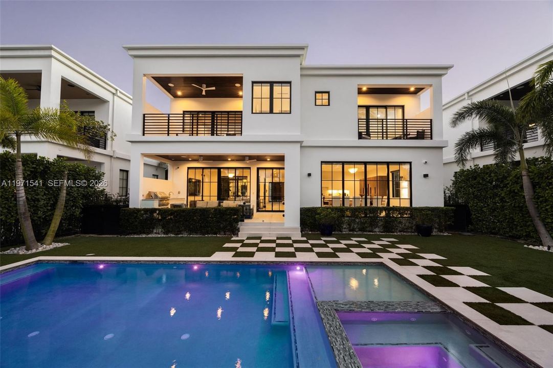 For Rent: $40,000 (6 beds, 5 baths, 5111 Square Feet)