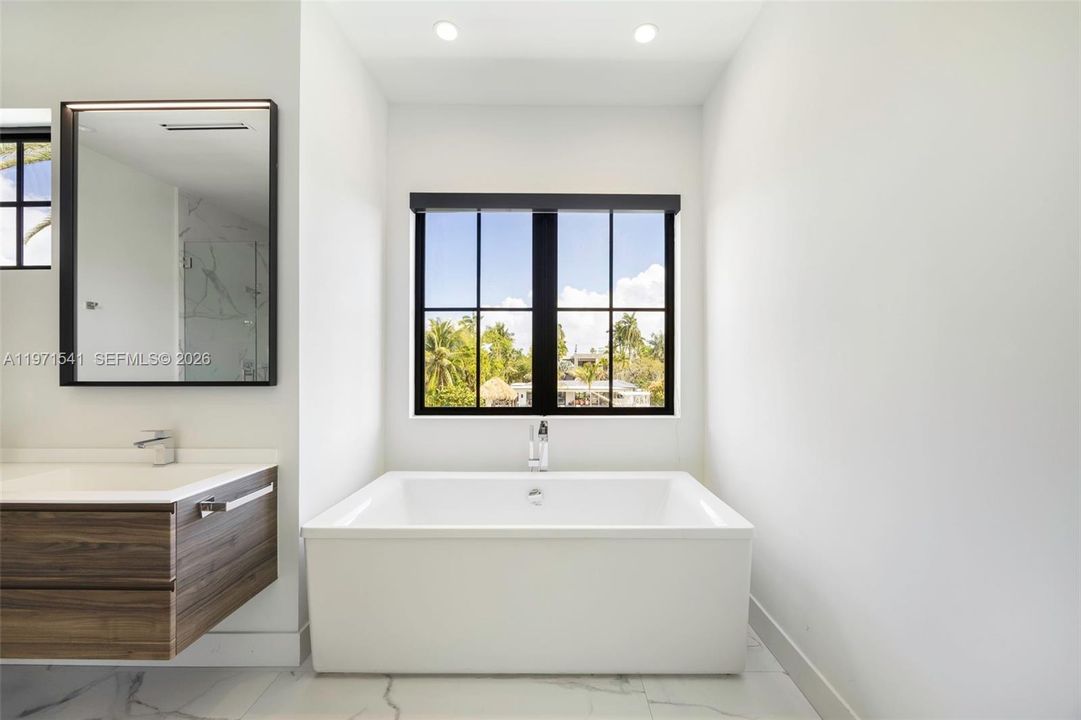 For Rent: $40,000 (6 beds, 5 baths, 5111 Square Feet)