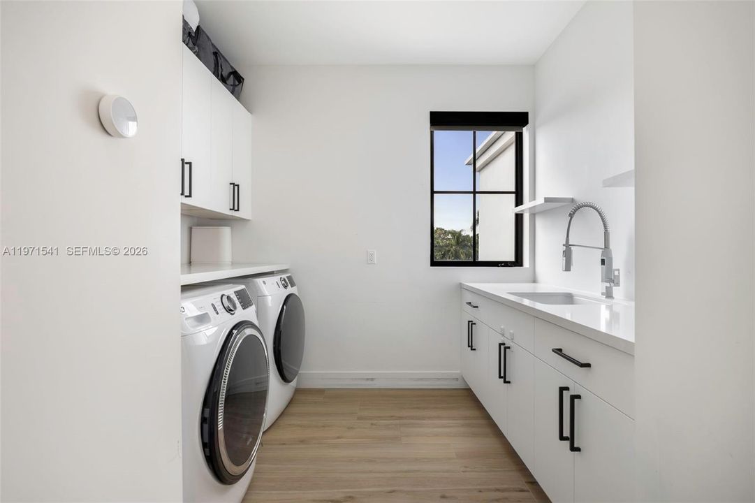 For Rent: $40,000 (6 beds, 5 baths, 5111 Square Feet)