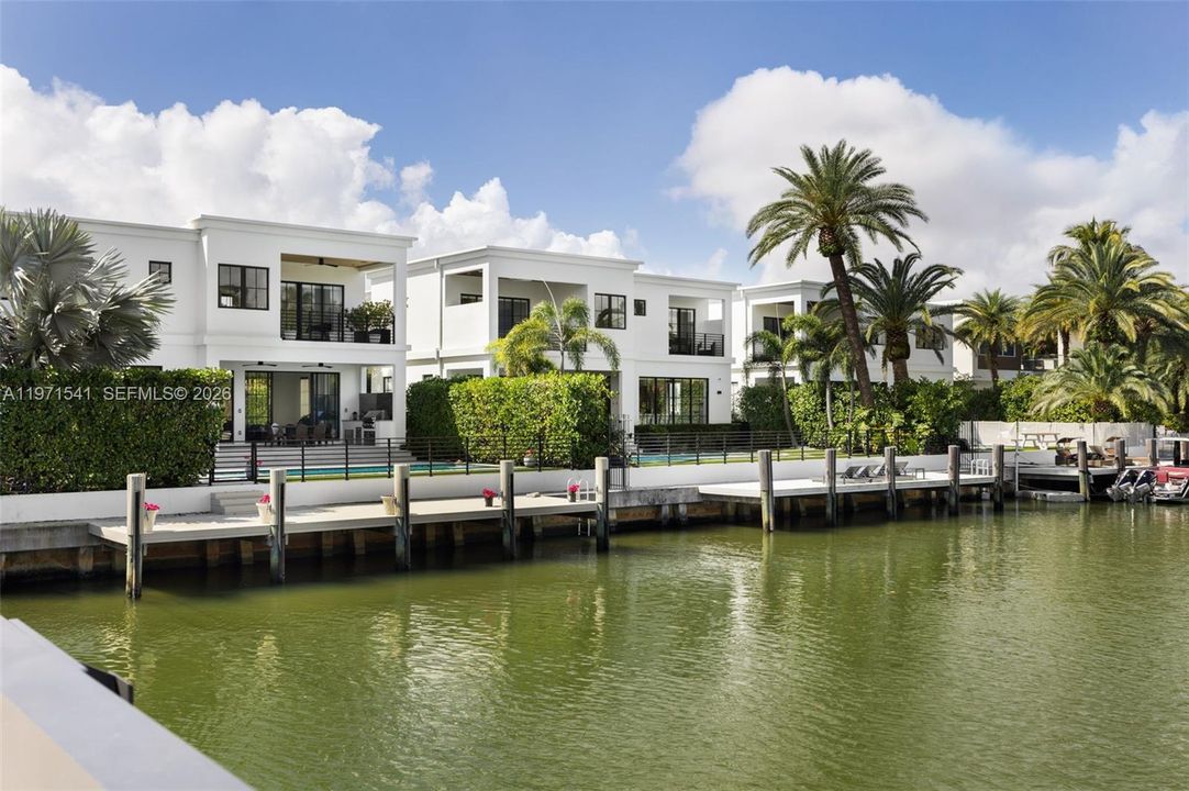 For Rent: $40,000 (6 beds, 5 baths, 5111 Square Feet)
