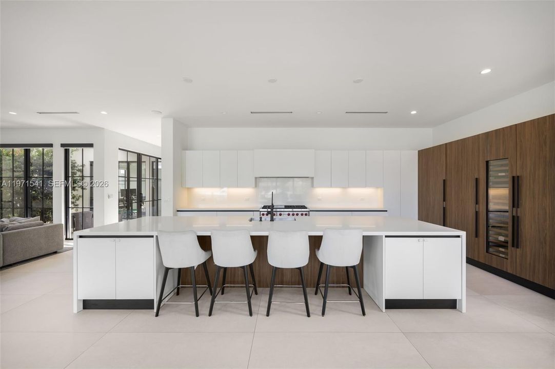 For Rent: $40,000 (6 beds, 5 baths, 5111 Square Feet)