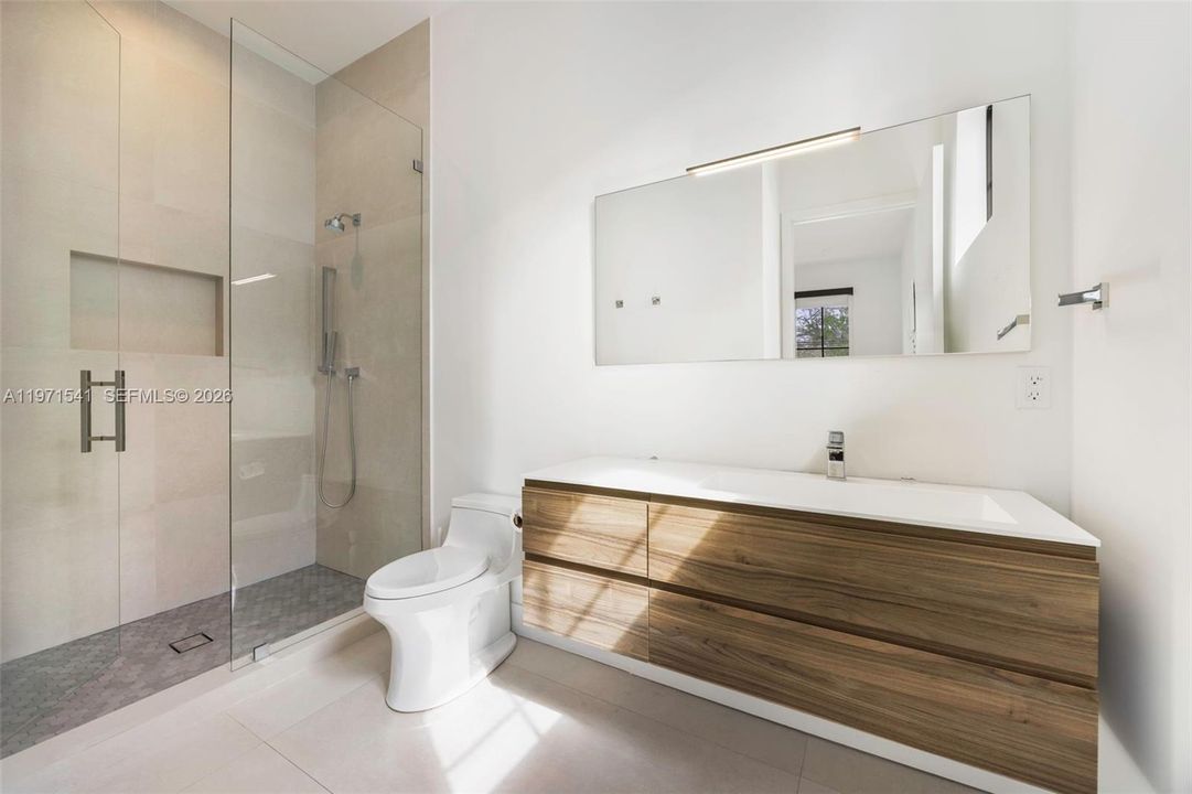 For Rent: $40,000 (6 beds, 5 baths, 5111 Square Feet)