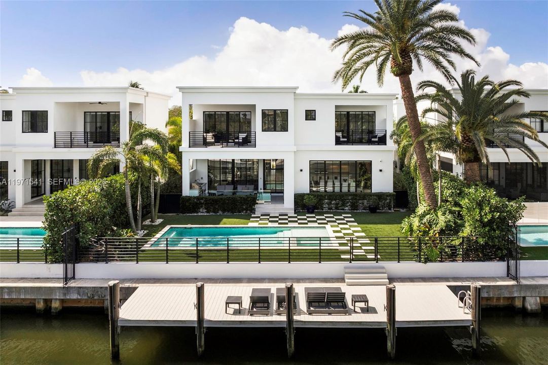 For Rent: $40,000 (6 beds, 5 baths, 5111 Square Feet)