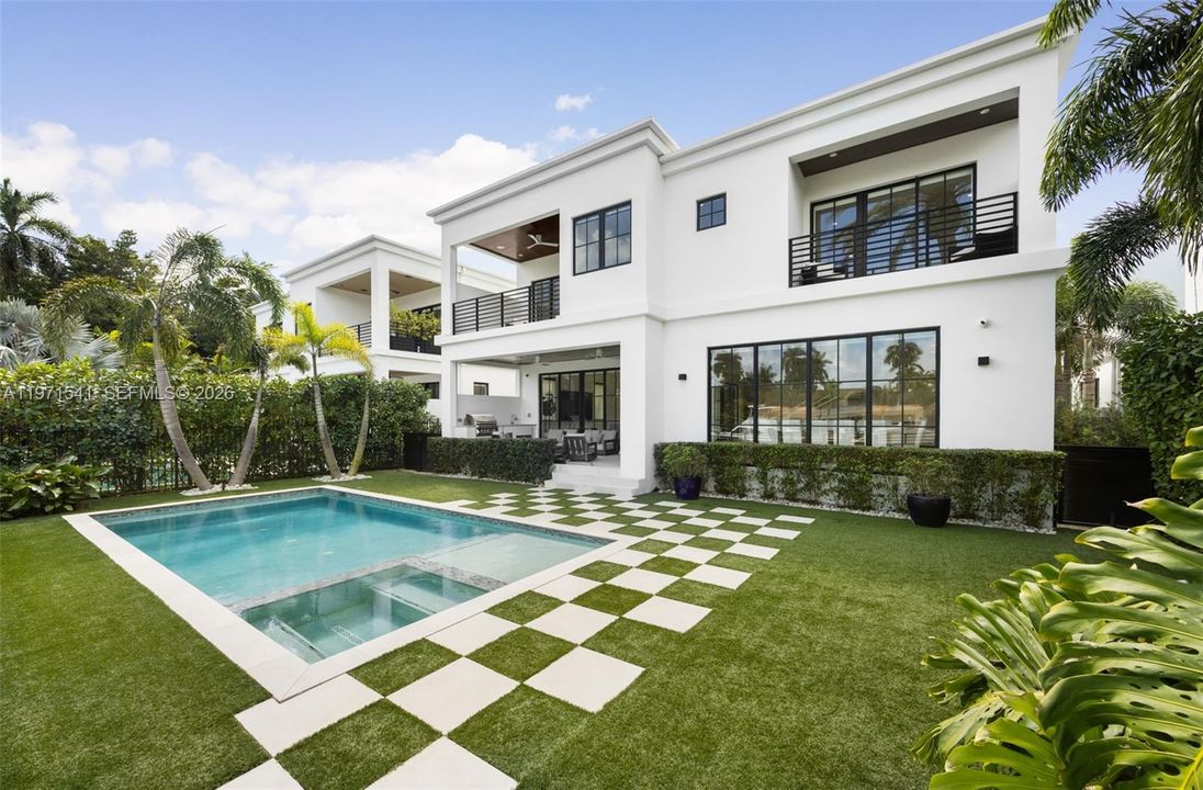 For Rent: $40,000 (6 beds, 5 baths, 5111 Square Feet)