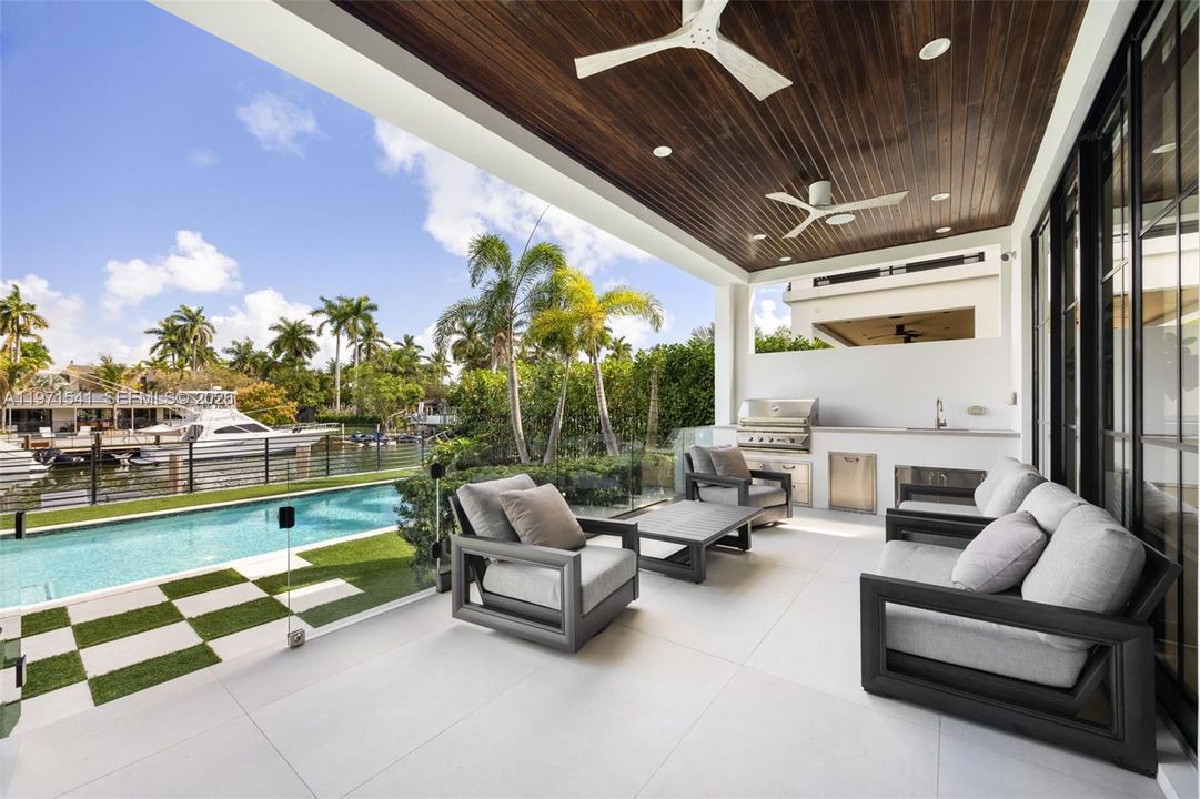 For Rent: $40,000 (6 beds, 5 baths, 5111 Square Feet)