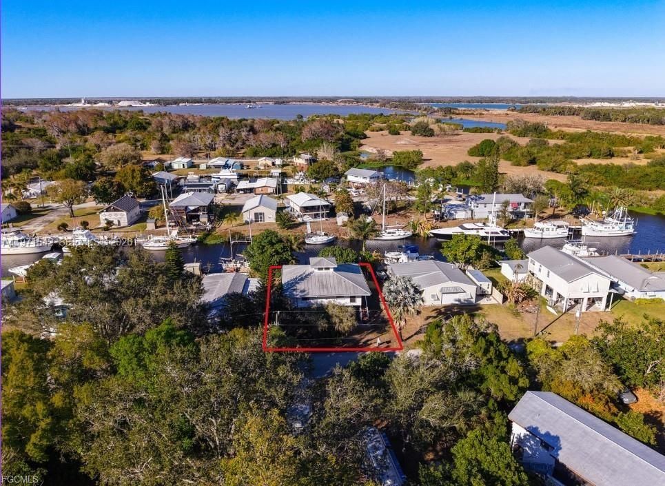 Recently Sold: $325,000 (2 beds, 2 baths, 1140 Square Feet)