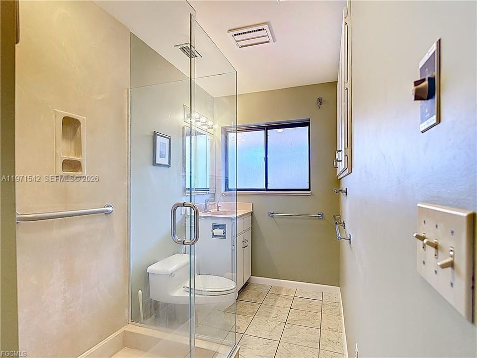Recently Sold: $325,000 (2 beds, 2 baths, 1140 Square Feet)